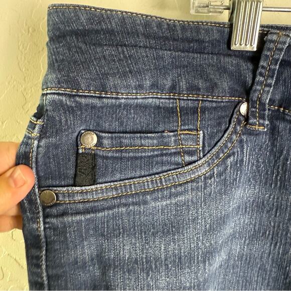 Torrid Denim Jegging Bermuda Shorts 22 10515905 - Picture 4 of 12